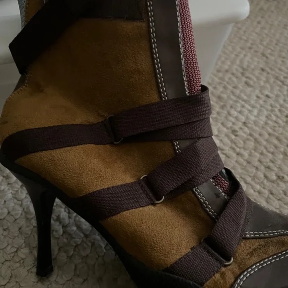 Dollhouse Size 10 Shoe Bootie - Picture 2 of 9